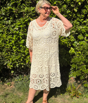 robe chic en crochet grande taille couleur écru