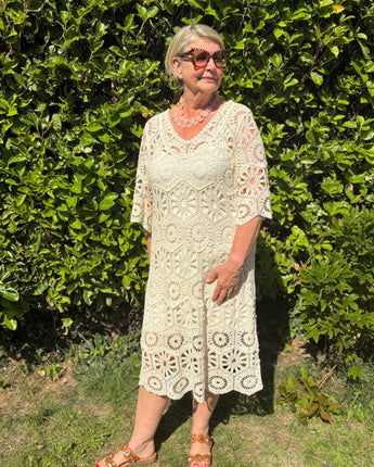 robe crochet écru grande taille, élégante, taille 44 au 48