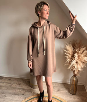 robe sweat manches longues à capuche couleur taupe
