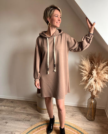 robe sweat manches longues à capuche couleur taupe
