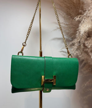 pochette verte Gucci avec chaine dorée