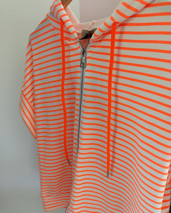 Sweat zippé rayé fluo orange sur fond blanc marque Johanna Paris