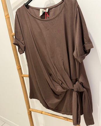 original, tee shirt mi-long avec noeud sur le côté, marque Johanna Paris
