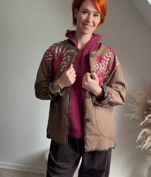 veste taupe brodée framboise Johanna Paris