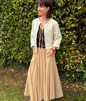 veste femme écrue bohème chic  avec incrustations ajourées marque The Corner