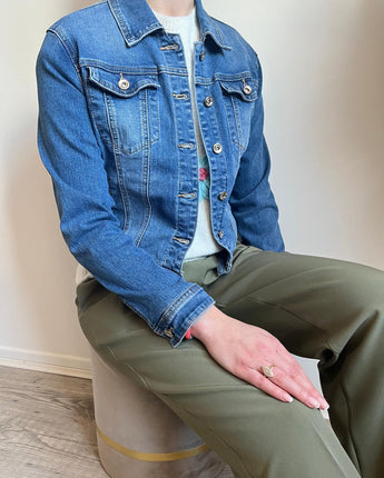 veste en jean pour femme courte cintrée showroom prêt à porter à Lille