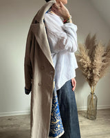 manteau beige trench pour femme showroom prêt à porter féminin 
