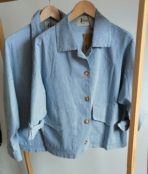 veste rayée bleue à boutons marque Johanna Paris