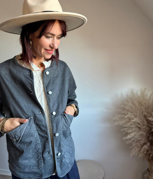 veste grise grandes poches matelassée, boutons pressions, marque Johanna Paris