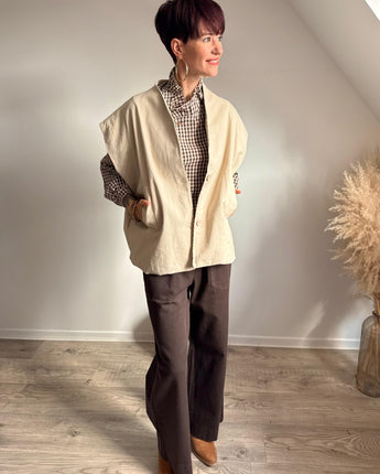 veste sans manche écru, détail épaule structurée, poches - marque Johanna Paris,