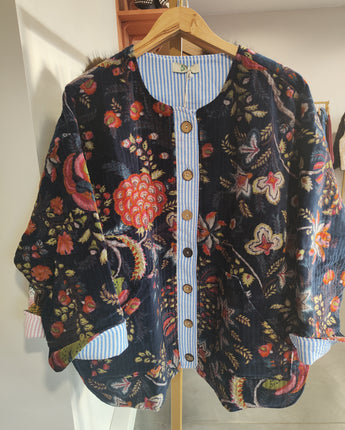 veste en velours marine détails revers manche et patte de boutonnage rayé bleu ciel marque the Corner taille unique du 36 au 46