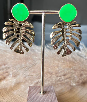 Boucles d'oreilles colorées pour femme support vert pomme et grosse feuille en acier inoxydable dorée 59155 Faches-Thumesnil
